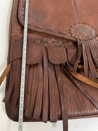 Bolso de cuero con flecos
