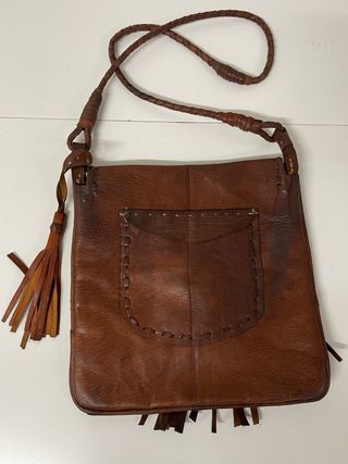 Bolso de cuero con flecos