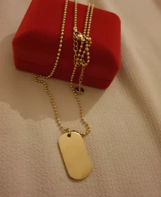 Collar y colgante chapado en oro