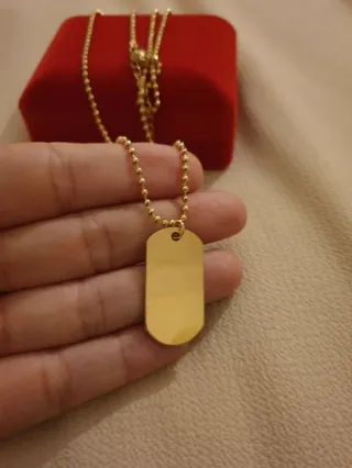 Collar y colgante chapado en oro