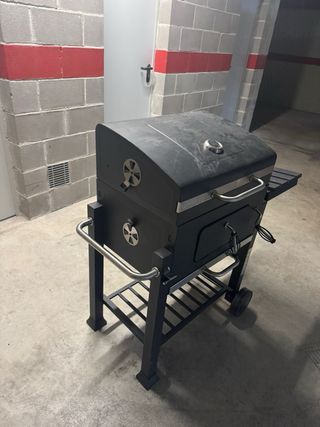 Barbacoa Negra con Ruedas tapa y mesita auxiliar