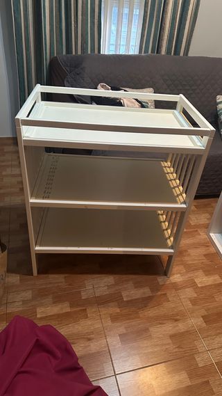 Cambiador de bebé blanco