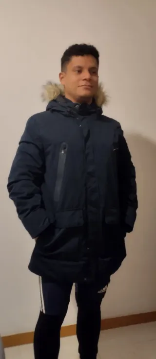 Parka larga azul con capucha para hombre