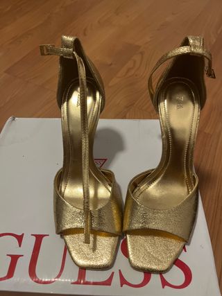 Tacones Zara Dorados