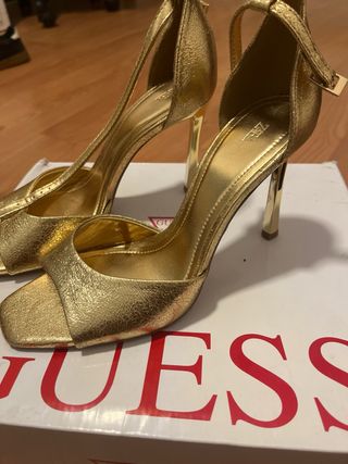 Tacones Zara Dorados