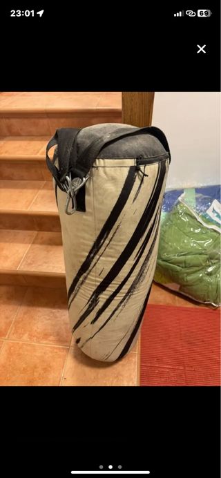 Saco de boxeo con guantes de 12 onzas