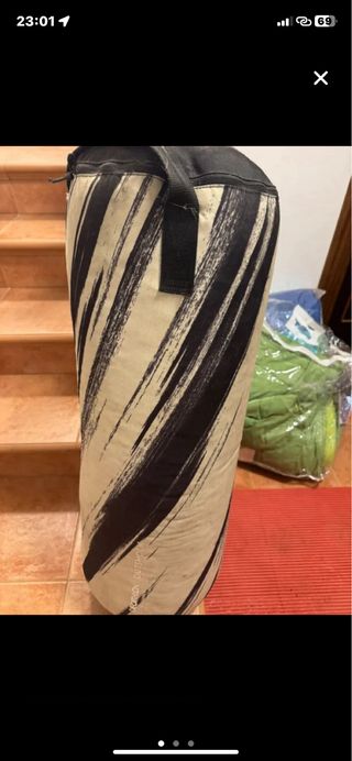 Saco de boxeo con guantes de 12 onzas