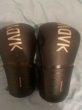 Saco de boxeo con guantes de 12 onzas