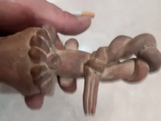 Figura antigua de cerámica