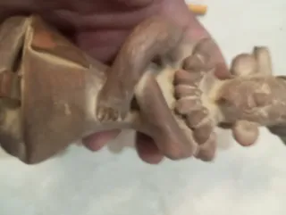 Figura antigua de cerámica