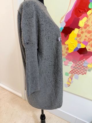 Jersey gris con estrella de lentejuelas