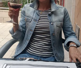 Cazadora Vaquera Zara Azul claro desgastado.