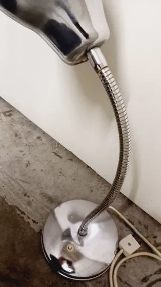 Lampada da tavolo anni '70 in metallo