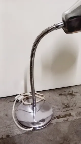 Lampada da tavolo anni '70 in metallo