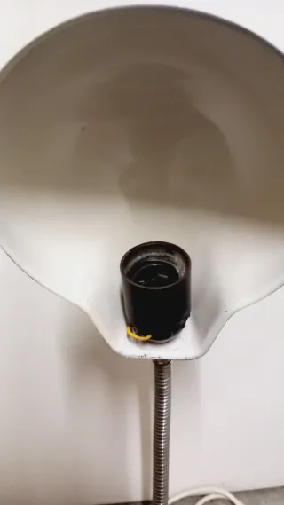 Lampada da tavolo anni '70 in metallo