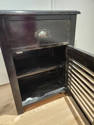 Mesita de noche de madera negra