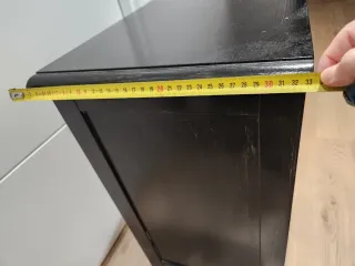 Mesita de noche de madera negra