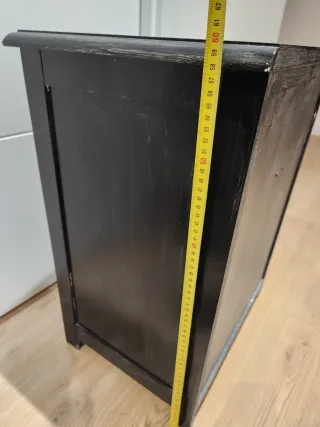 Mesita de noche de madera negra