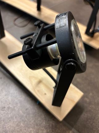 Faretto decorativo nero su base legno