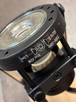 Faretto decorativo nero su base legno