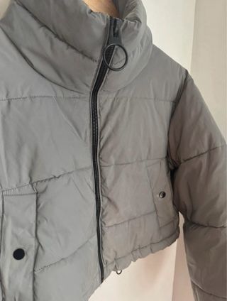 Cazadora acolchada plateada iridiscente