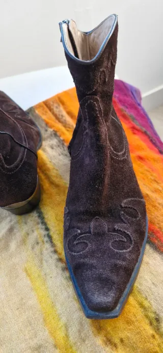 Botines cowboy Massimo Dutti marrones de ante.