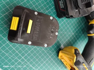 Adaptador Dewalt XR - Bateria Milwaukee M18
