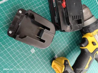 Adaptador Dewalt XR - Bateria Milwaukee M18