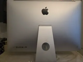 Mac 27 formattato con tastiera e mouse