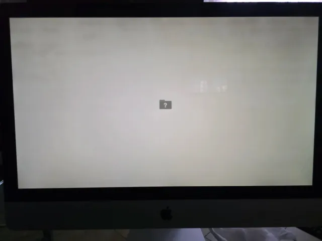 Mac 27 formattato con tastiera e mouse