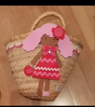 Bolso capazo infantil con muñeca