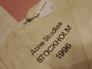 Camiseta Acne Studios Stockholm 1996 Beige