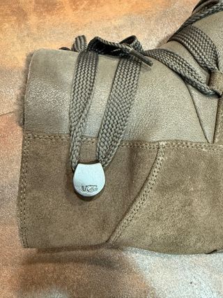 Botas UGG Classic Femme Lace-Up topo