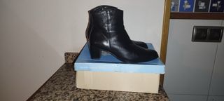 Botines Dorking Piel Negros