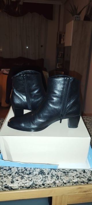 Botines Dorking Piel Negros