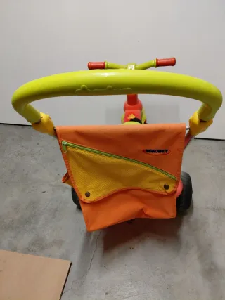 Triciclo infantil con empujador y bolsa