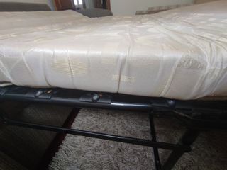 Precioso sofá-cama de dos plazas. ¡Chollazo!