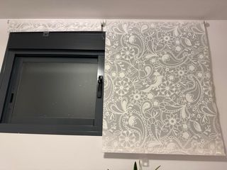 2 Estores con diseño floral gris y blanco