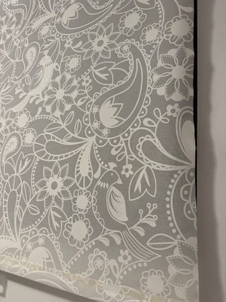 2 Estores con diseño floral gris y blanco