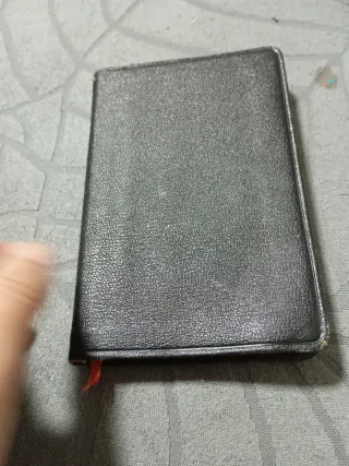 Libro con baño de oro8€8€