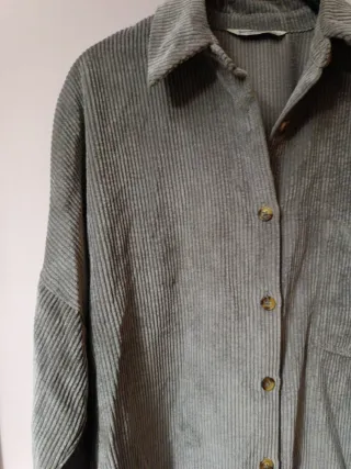 Camisa de pana gris
