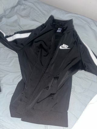 Chaqueta Nike Negra y Blanca
