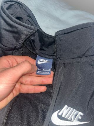 Chaqueta Nike Negra y Blanca