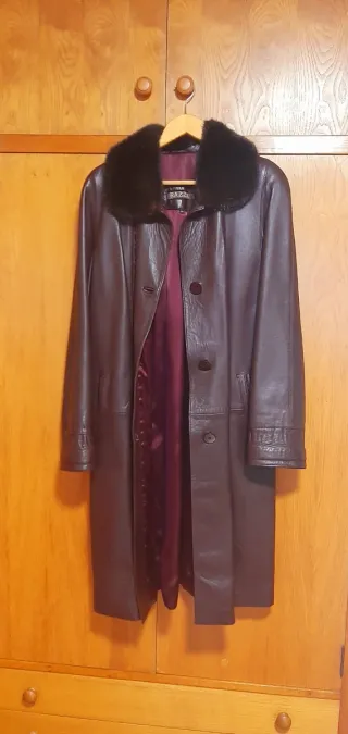 Abrigo largo  Piel burdeos  Talla 46