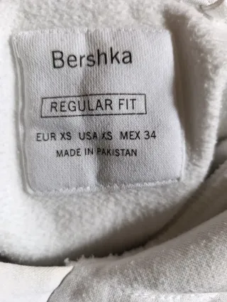 Sudadera blanca con capucha