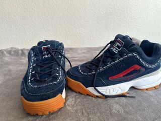 Zapatillas Fila Azul y Rojo