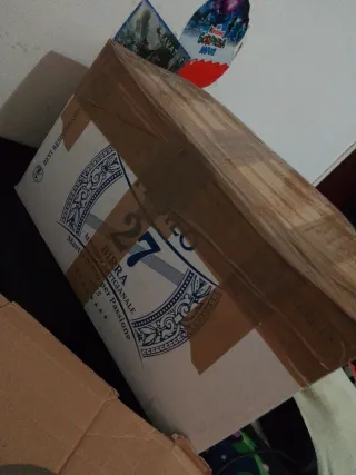 Scatola vestiti + PC non funzionante