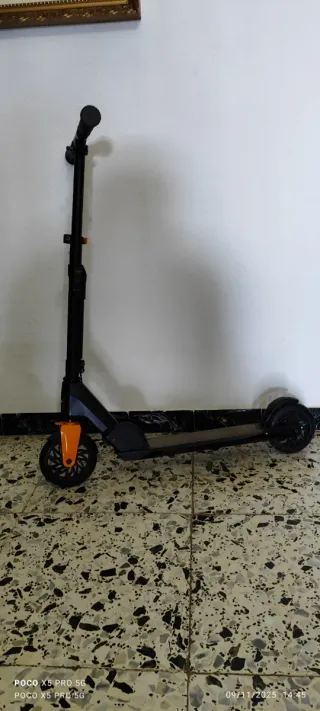 Patinete infantil naranja y negro.##627177247##