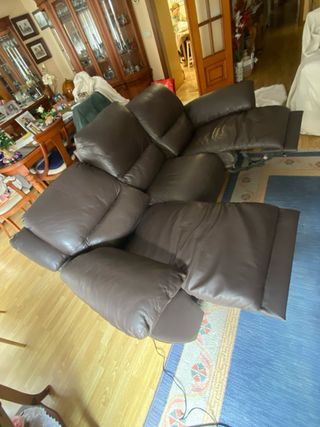 Sofá de piel eléctrico marrón oscuro