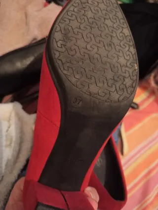 Zapatos de tacón rojos